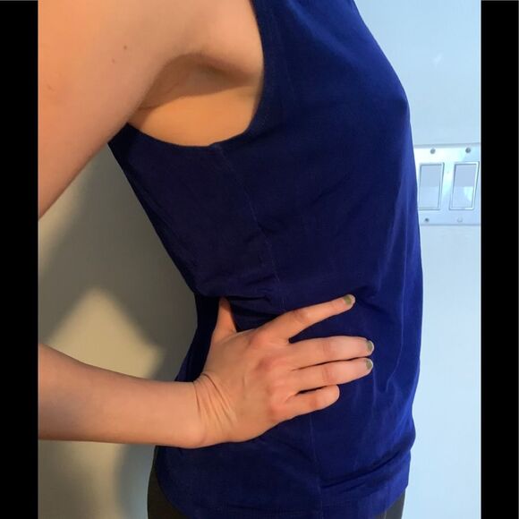 Chico’s dark blue stretchy sleeveless blouse, excellent condition, size 1 - Picture 5 of 6